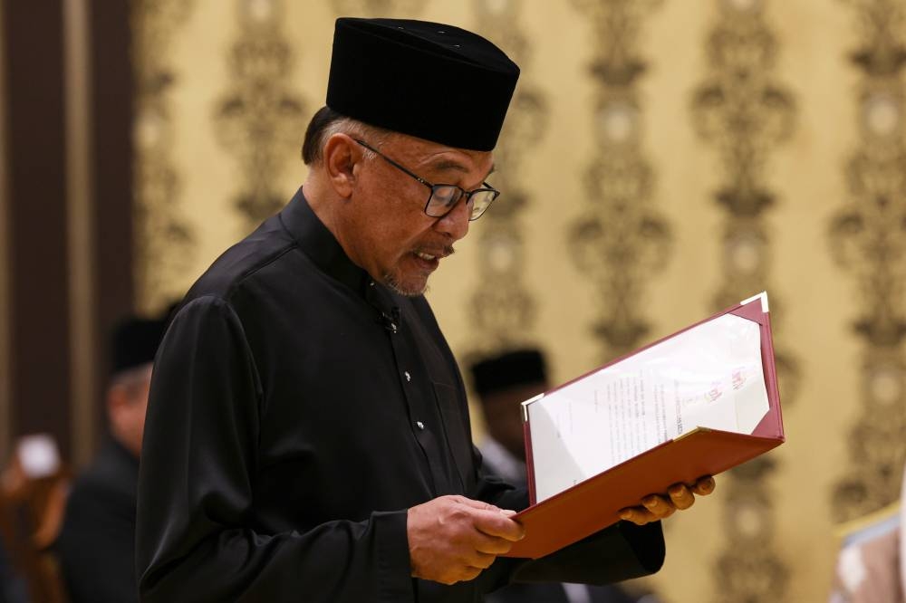 Anwar Sworn In As Malaysia's 10th Prime Minister - Sinar Daily