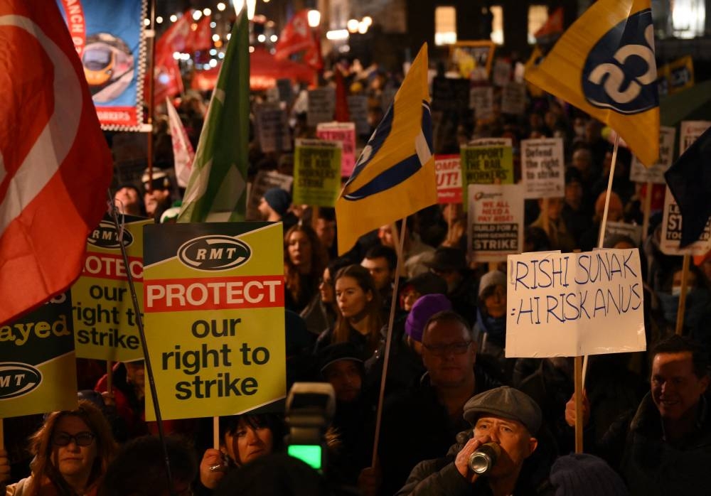 Demonstrators protest opposite 10 Downing Street in central London, coinciding with the reading of Britain's Government's Bill on minimum service levels during strikes, on Jan 16, 2023. - (Photo by DANIEL LEAL / AFP)