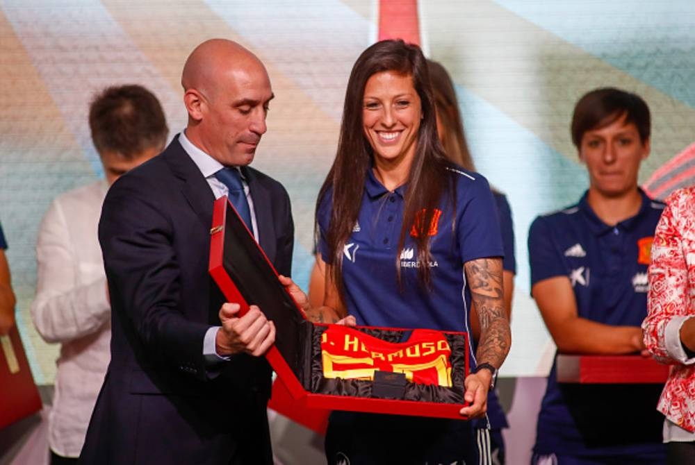 Spanish Football Boss Apologises For Kissing World Cup Star Sinar Daily