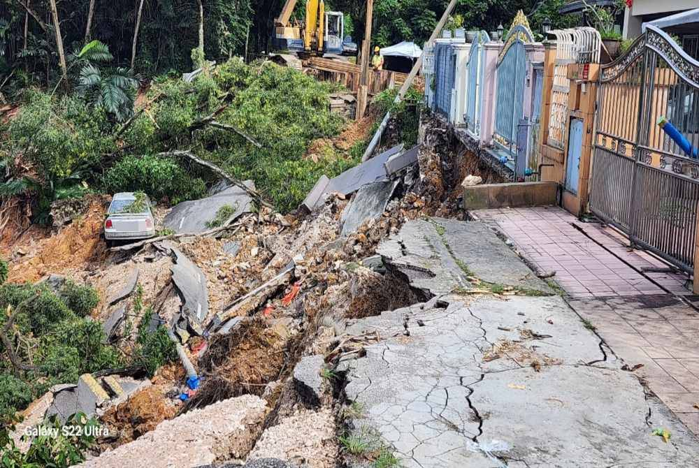 Puchong landslide Soil movement detected, cement in front of houses