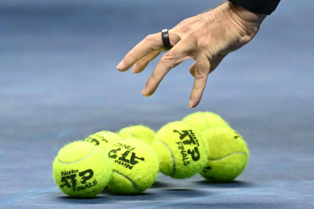 New balls, please, plead top men’s tennis players