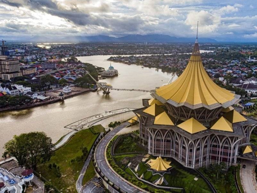 DUN negeri Sarawak sepatutnya dibubarkan pada 6 Jun lalu selepas tamat tempoh lima tahun.