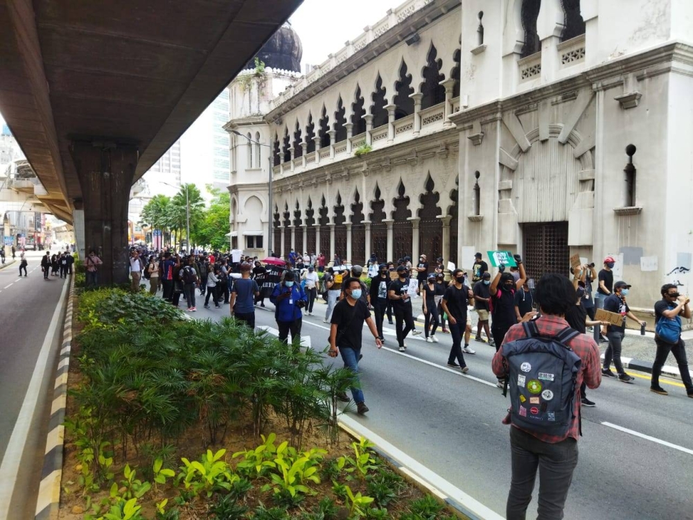 Demonstrasi di tengah Kuala Lumpur pada Sabtu mencerminkan kegelisahan rakyat. 