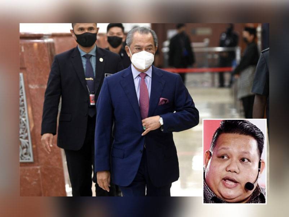 Perdana Menteri Tan Sri Muhyiddin Yassin. Gambar kecil: Mujibu Abd Muis