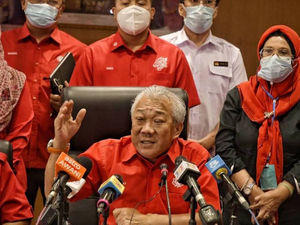 Walaupun Bung Moktar masih mengunci mulut setakat ini, namun UMNO Sabah sebentar tadi mengumumkan kekal bersama kerajaan Sabah di bawah GRS.