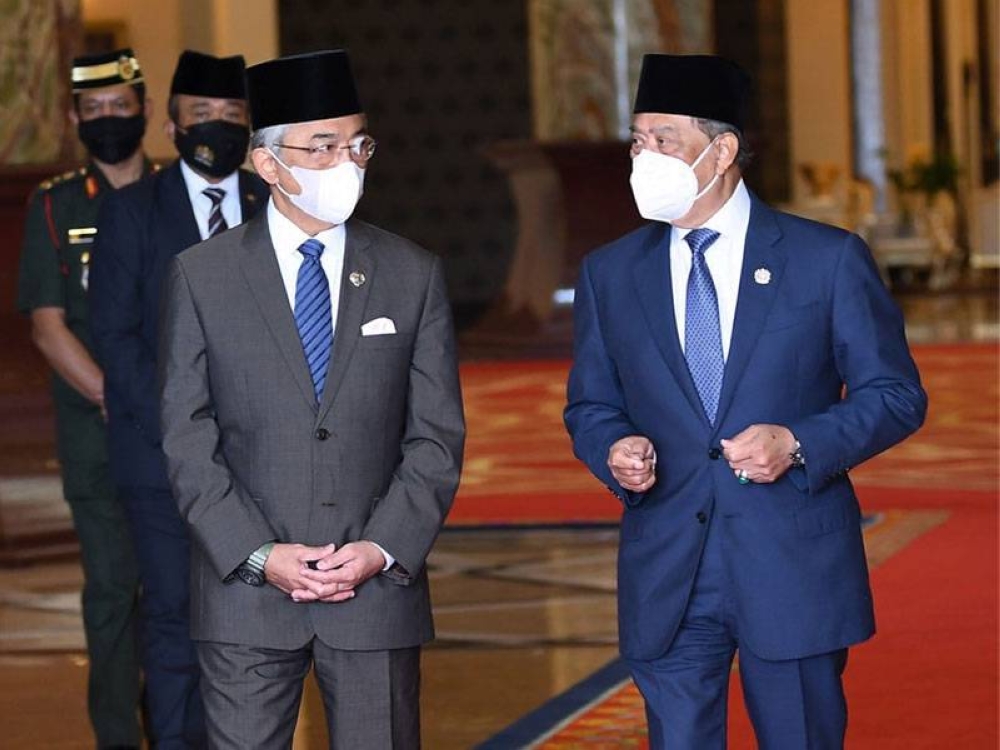 Semua parti politik perlu menyerahkan kepada kebijaksanaan Yang di-Pertuan Agong bagi menyelesaikan kemelut politik negara susulan Muhyiddin didakwa tidak lagi mempunyai sokongan majoriti. - Foto Bernama