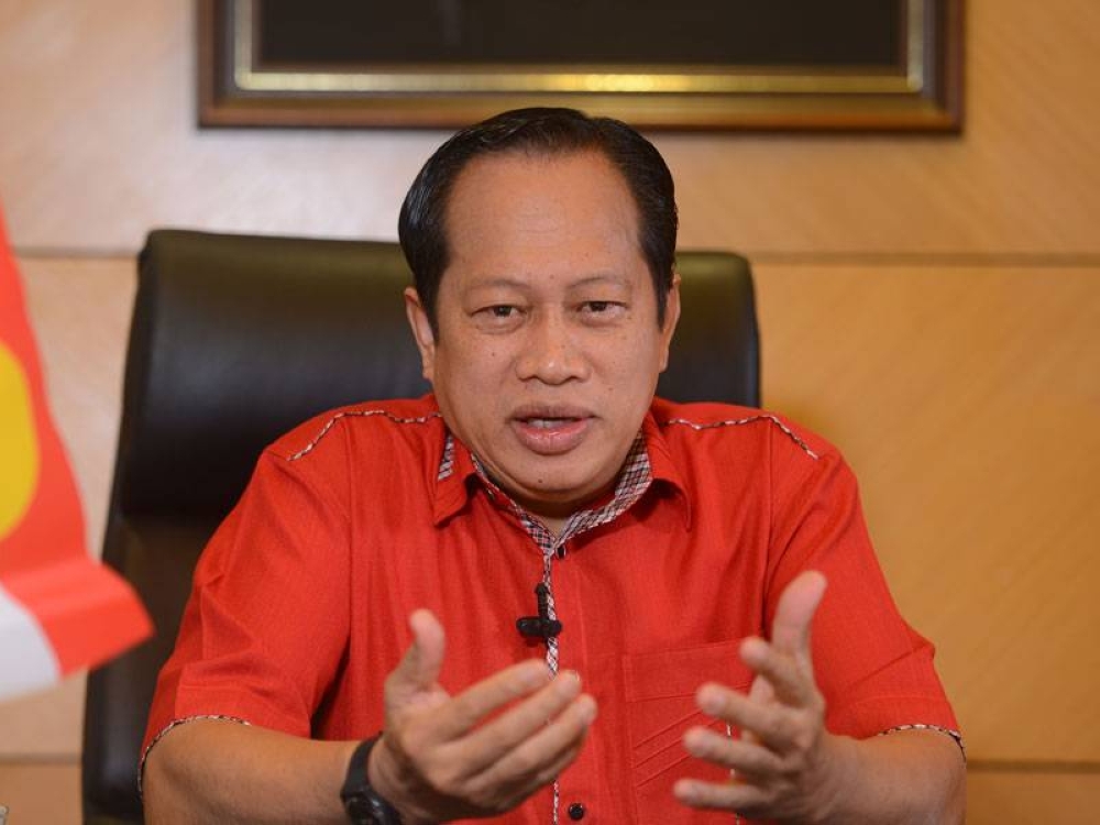 AHMAD MASLAN