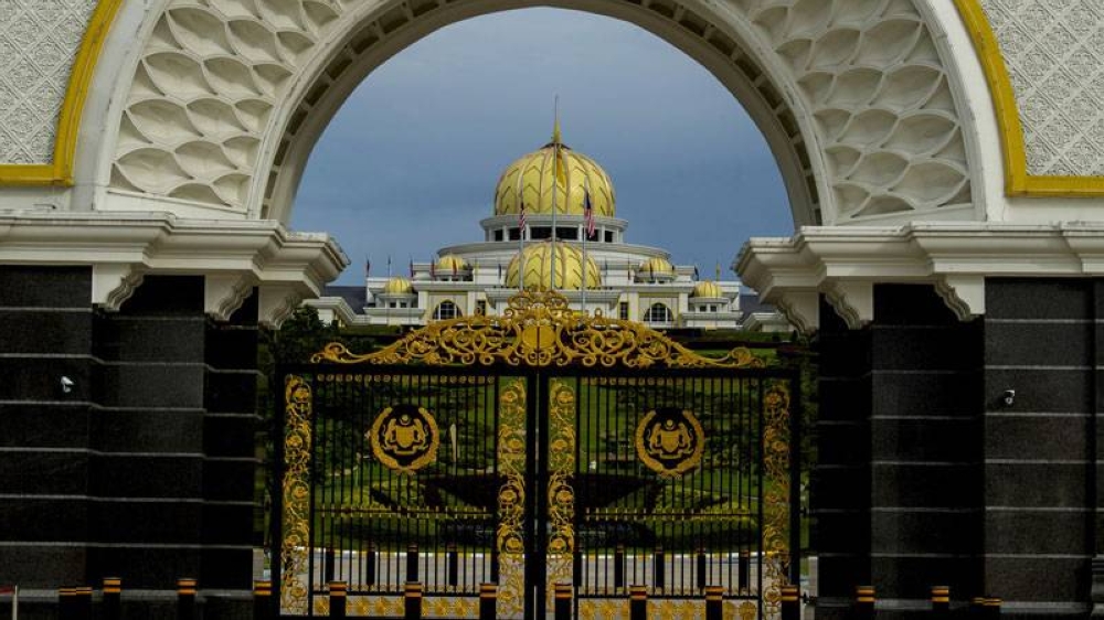 Muhyiddin dijangka menghadap Al-Sultan Abdullah di Istana Negara, Kuala Lumpur hari ini.