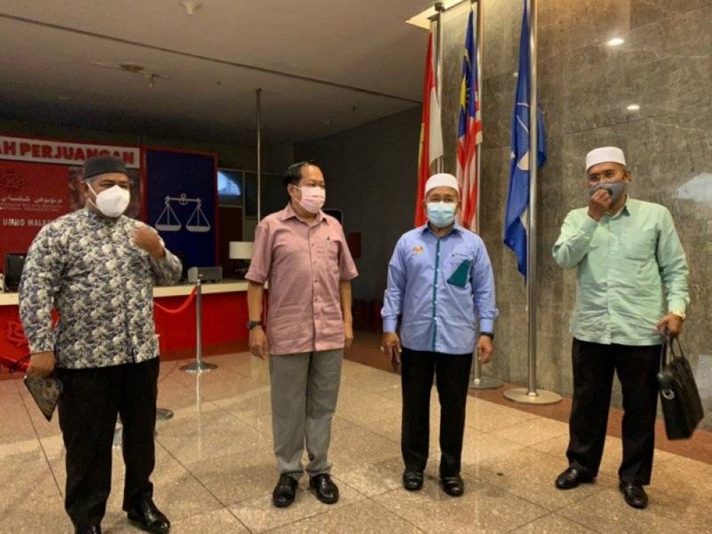 Dari kiri: Mohd Khairuddin, Ahmad Maslan, Tuan Ibrahim dan Idris selepas selesai mengadakan pertemuan bersama pimpinan UMNO di Menara Dato' Onn, Pusat Dagangan Dunia (WTC) pada Rabu.