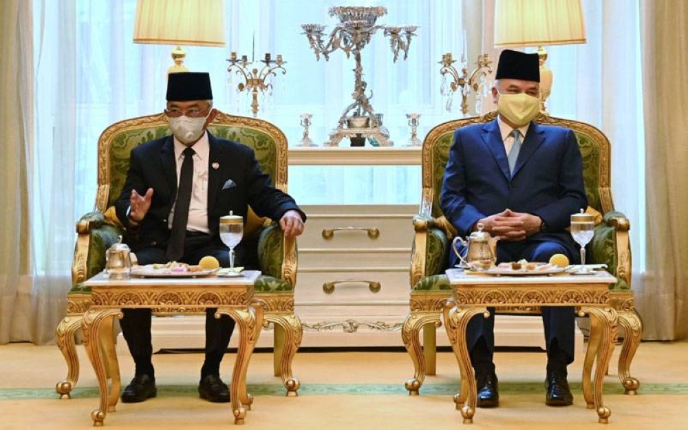 YANG di-Pertuan Agong dan Sultan Nazrin Muizzuddin Shah menerima menghadap ketua-ketua dan wakil parti-parti politik utama dalam negara di Istana Negara. - Foto ihsan Istana Negara