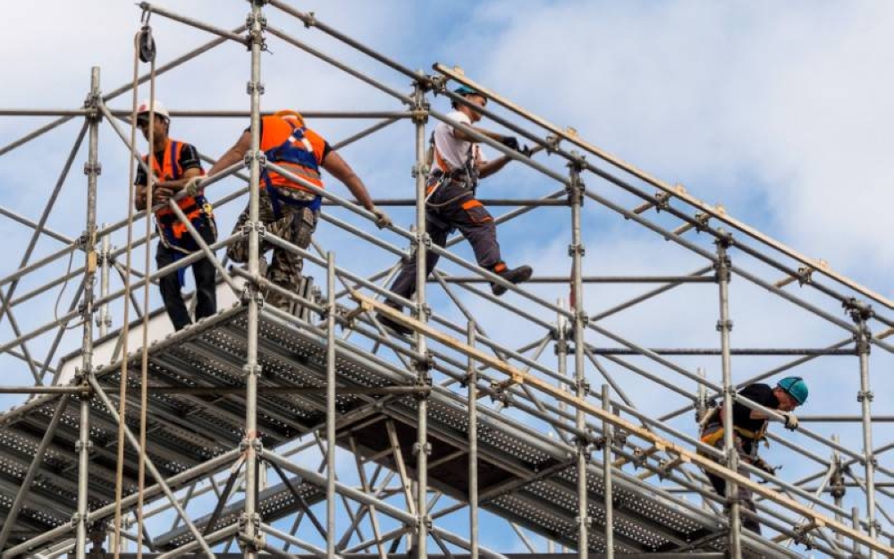 Covid-19 yang melanda Malaysia pada penghujung 2019 memberi impak kepada banyak sektor termasuklah industri pembinaan. - Foto 123RF