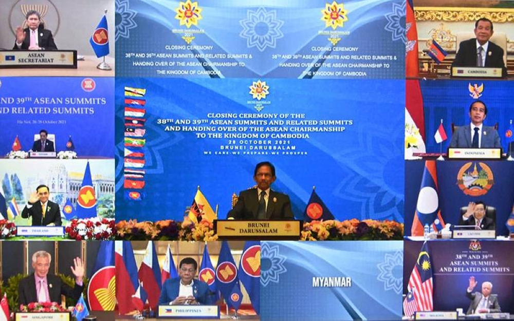 Majlis penutup Sidang Kemuncak ASEAN ke-38 dan ke-39 serta Sidang Kemuncak Berkaitan secara persidangan video yang dipengerusikan oleh negara Brunei di sini hari. -Foto Bernama