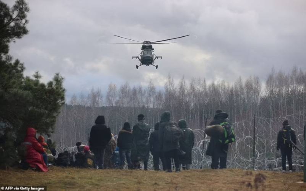 Beberapa negara Eropah Timur menuduh Belarus menghantar imigran-imigran dari negara Asia ke sempadan negara tersebut. -Foto AFP