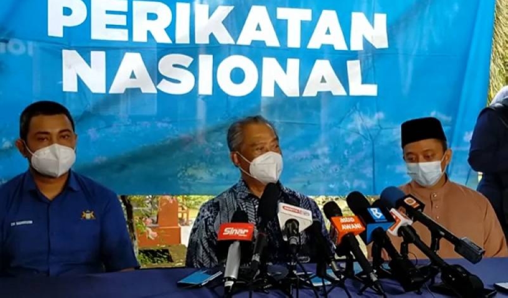 Sidang media Muhyiddin yang menjelaskan status calon Ketua Menteri daripada PN sekiranya pakatan itu menang PRN Melaka pada 20 November ini, mencetuskan tanda-tanya dalam kalangan pengamal media susulan tidak dihadiri Pengerusi PN Melaka, Datuk Mohd Rafiq Naizamohideen.