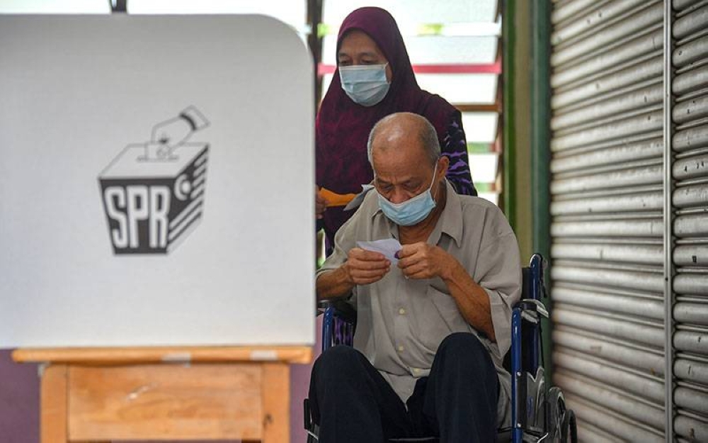 Kemenangan UMNO/BN pada PRN Melaka bukanlah kemenangan bagi Datuk Seri Dr Ahmad Zahid Hamidi. Ia adalah in spite of him kerana PRN itu bukanlah untuk membolehkannya menjadi Ketua Menteri Melaka atau Perdana Menteri Malaysia.