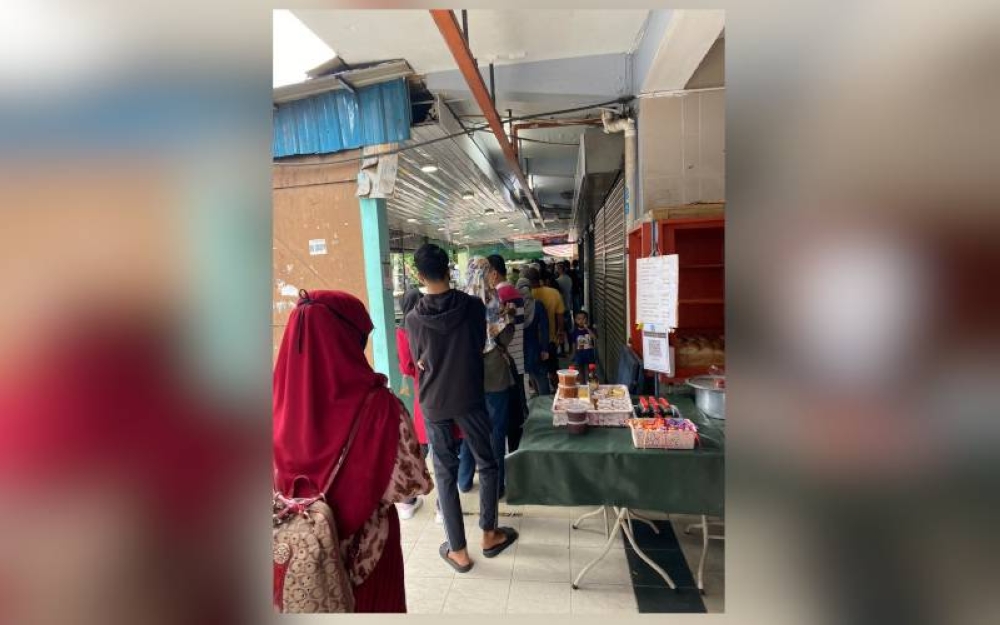 Untuk makan nasi kandar pun orang sanggup beratur panjang di Pulau Pinang.