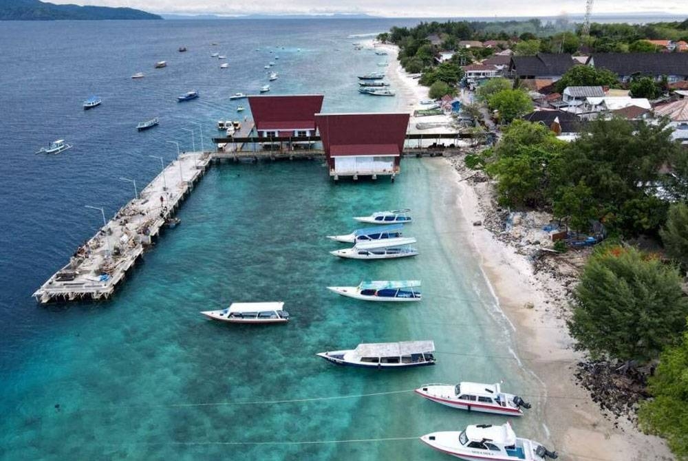 Pulau Gili Trawangan dekat Lombok sepi ekoran sektor pelancongan muram ekoran Covid-19 melanda Indonesia. - Foto AFP