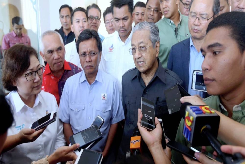 Selain tawaran kerjasama daripada Warisan, Pejuang yang diterajui bekas Perdana Menteri dua kali, Tun Dr Mahathir Mohamad juga sedang mempertimbangkan tawaran kerjasama politik daripada beberapa parti pembangkang.