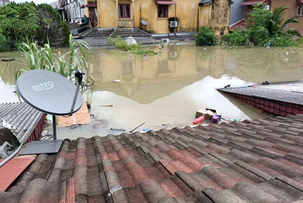 Keadaan rumah Musjaiman yang dilanda banjir.