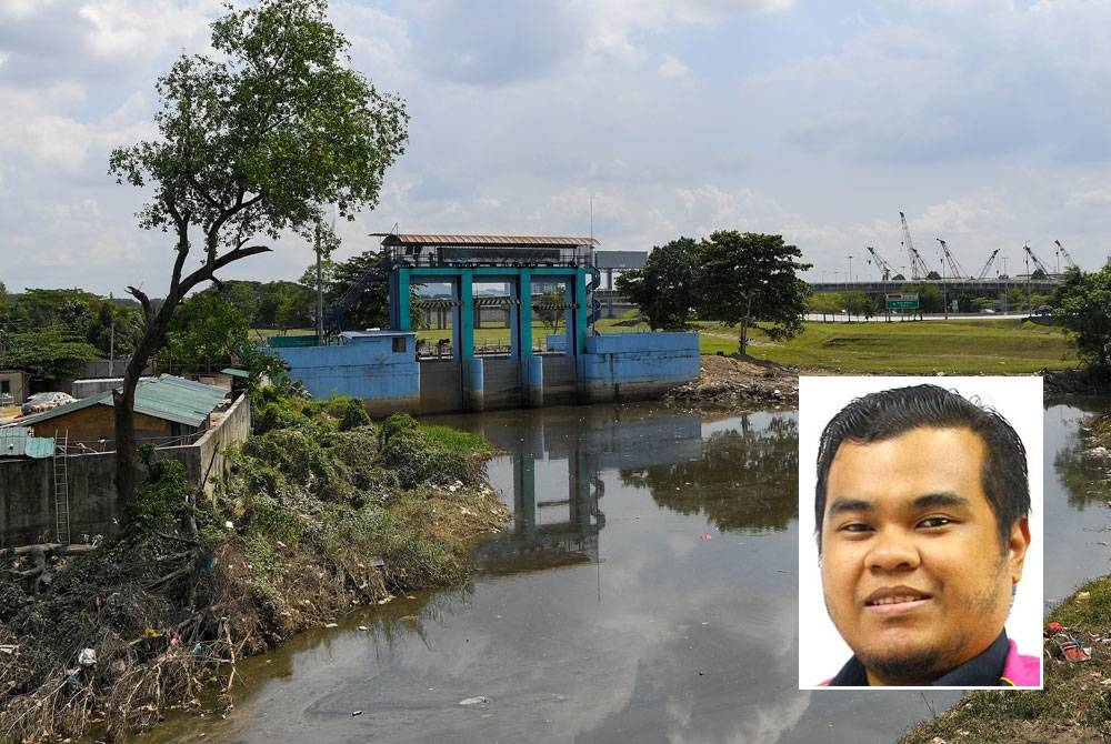 Kunci air Jabatan Pengairan dan Saliran Selangor kini ditutup kembali selepas paras air di Taman Sri Muda Seksyen 25 berada di paras yang selamat. - Foto Bernama
Gambar kecil: Muhammad Azwan