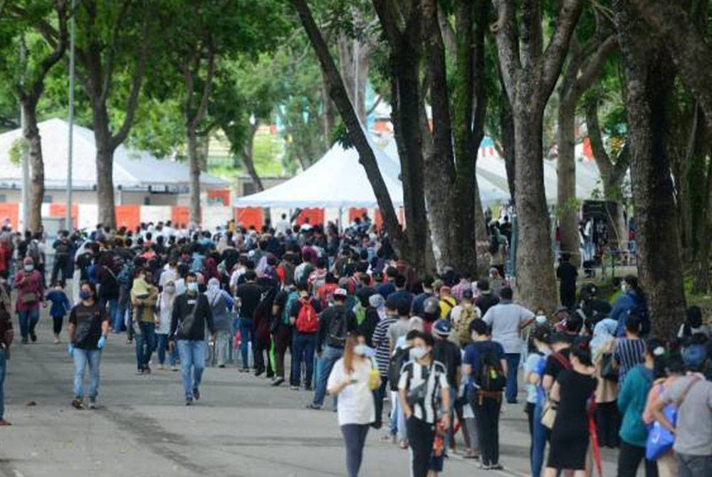 13 Julai - Beratur panjang di CAC