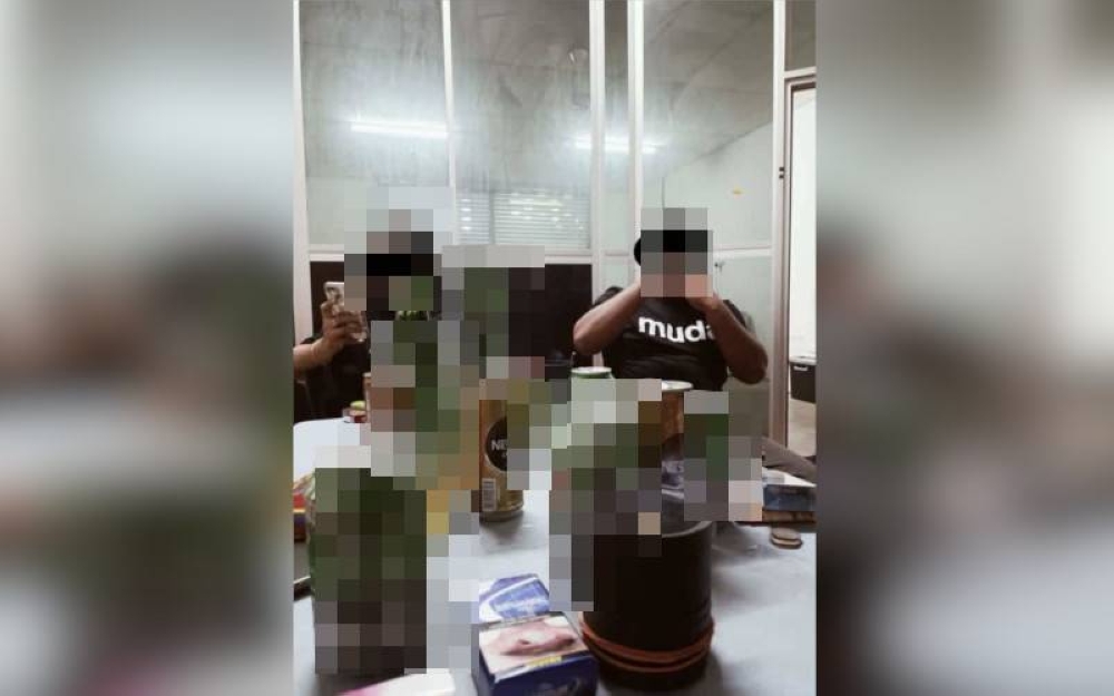 Nak perlekeh ahli Muda minum arak biar berakal Sinar Premium