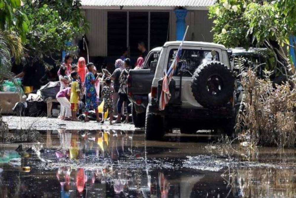 Bagi mendepani kehidupan pascabanjir, sudah semestinya sumber kewangan perlu dirancang bagi memenuhi tuntutan dharuriyat dan hajiyat. - Gambar hiasan