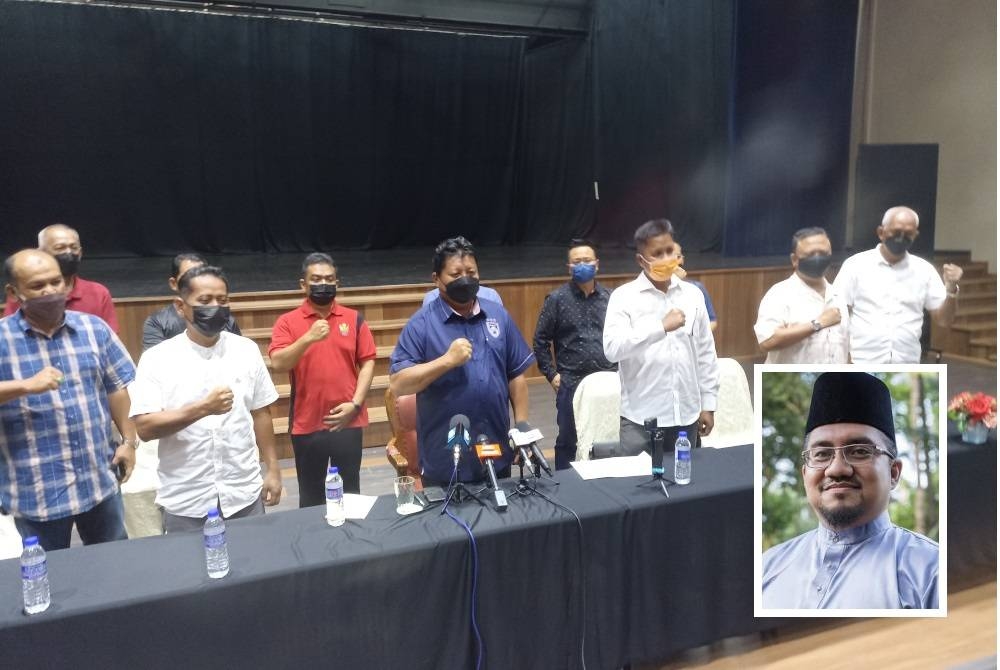 Mazlan (tengah) pada sidang akhbar di Kompleks Yayasan Warisan Johor di sini pada Khamis umum keluar Bersatu serta merta. (Gambar kecil: Badrul Hisham Shahrin)