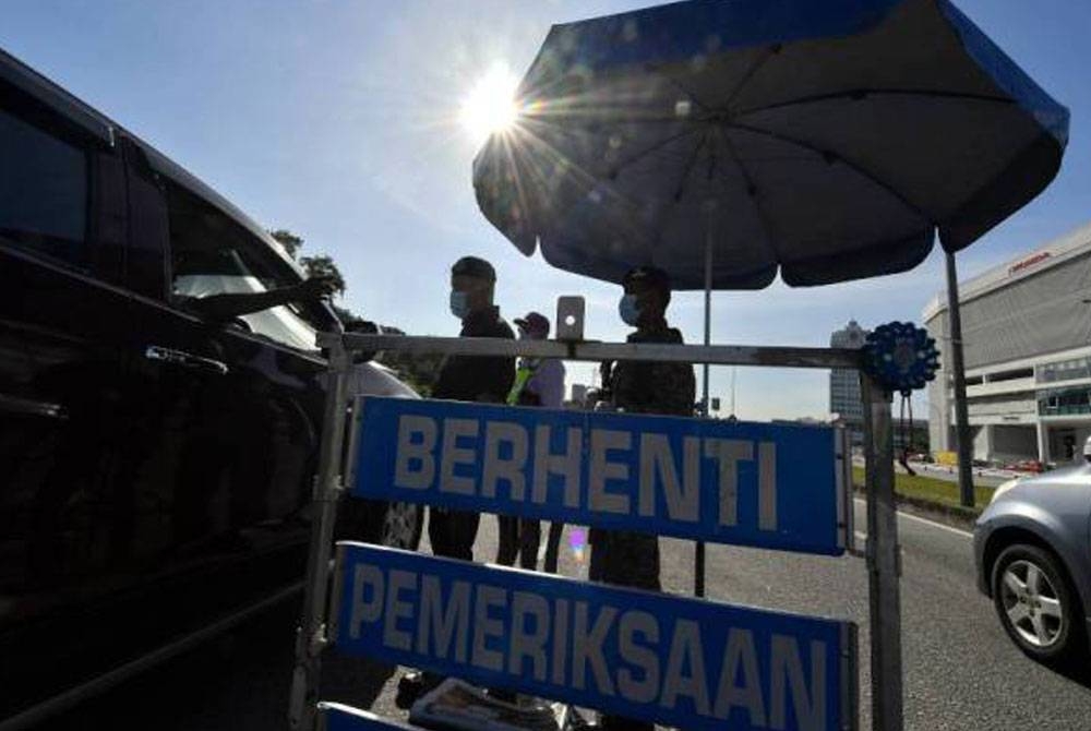 Jika hospital tak dapat menampung jumlah pesakit yang semakin meningkat, kerajaan tidak ada pilihan melainkan mengembalikan PKP. - Gambar hiasan