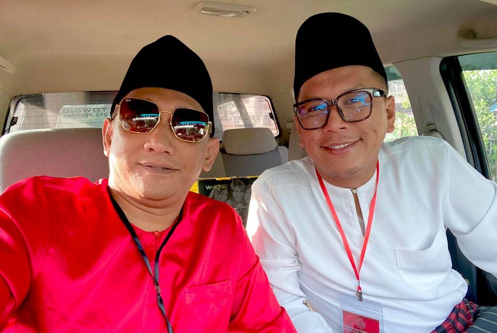 Shahrol (kanan) berkata, dia mula aktif dengan dunia politik selepas memenangi Maharaja Lawak Mega dan menetap di Kluang sekitar tahun 2018.