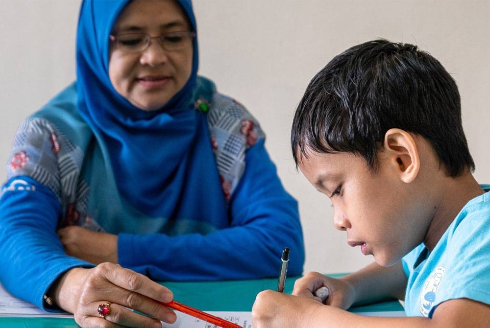 IAC Nilai menyediakan rancangan pendidikan individu, program menyeluruh, terapi kerja, terapi main, terapi percakapan, hidroterapi, terapi kuda, rancangan intervensi tingkah laku dan pelbagai aktiviti luar untuk kanak-kanak yang mempunyai gangguan spketrum autism. - Foto ideasautismcentre.com