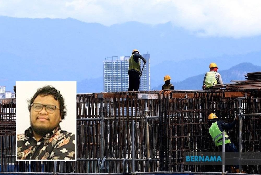 Pertumbuhan rancak dalam sektor pembinaan membuatkan negara terpaksa bergantung kepada buruh asing. Gambar kecil: Zulkhairy Affandy