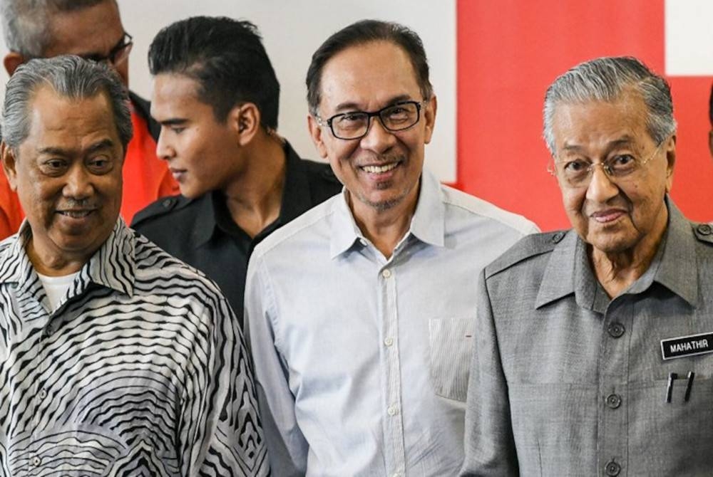 Penyatuan semula tiga figura dominan negara iaitu Muhyiddin, Anwar dan Dr Mahathir mungkin formula terbaik pembangkang untuk membendung dominasi UMNO-BN pada PRU15.