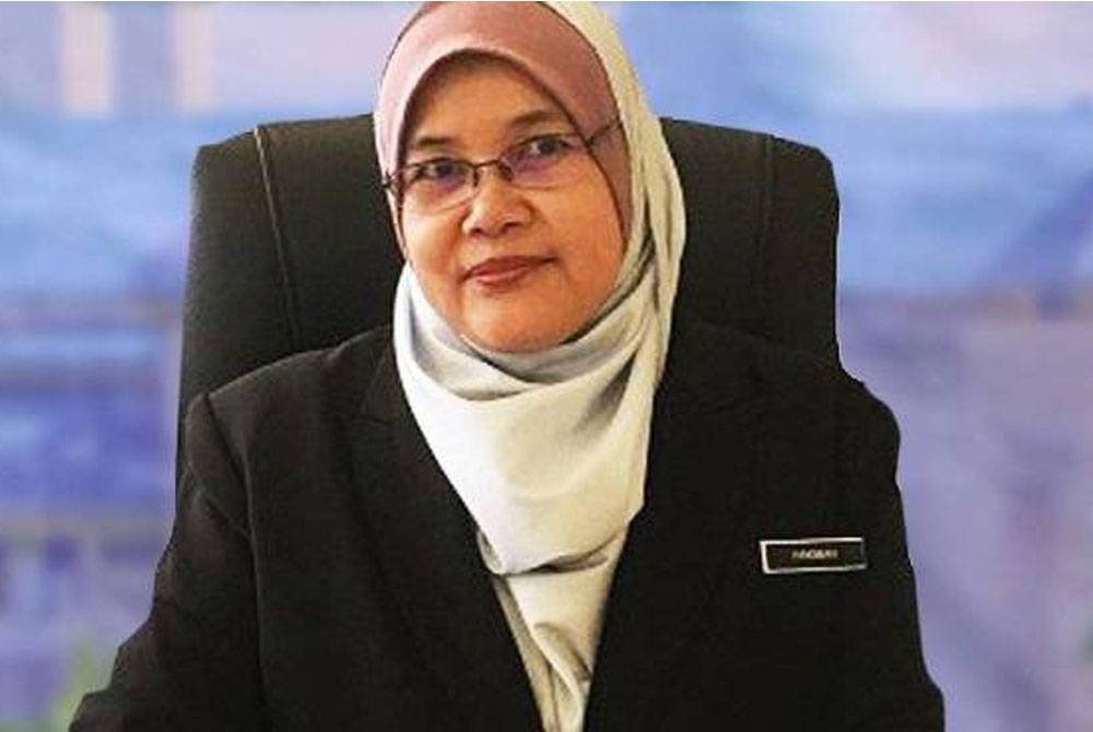 Hakimah merupakan wanita pertama dilantik sebagai Ketua Pengarah Jakim.