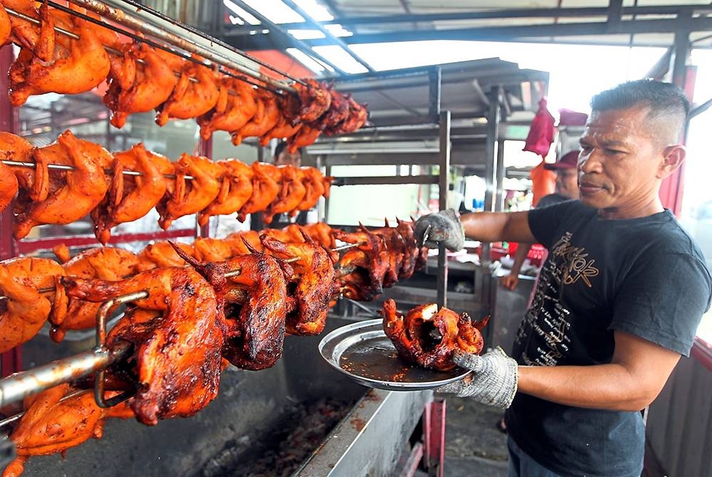 Ayam golek antara menu popular pada bulan Ramadan. - Gambar hiasan