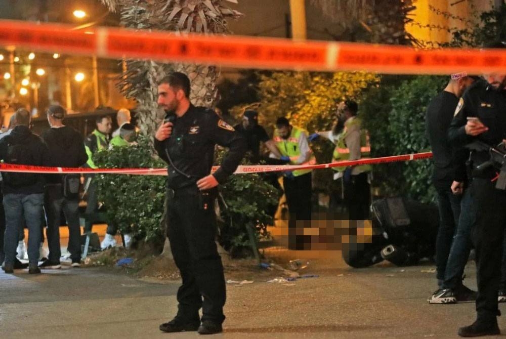 Serangan Daesh menyebabkan dua anggota polis rejim Zionis maut di Hadera, Israel. - Foto AFP