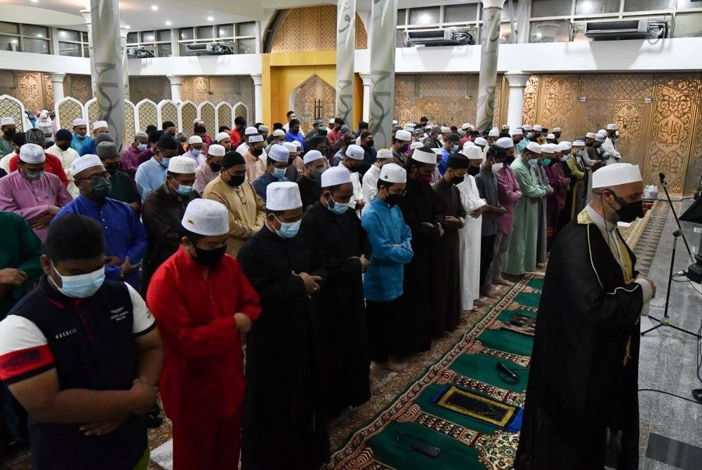 Tahun ini lebih banyak tradisi pra-Covid-19 kembali dilakukan sebagai aktiviti bulan Ramadan dan paling ketara adalah sembahyang tarawih.