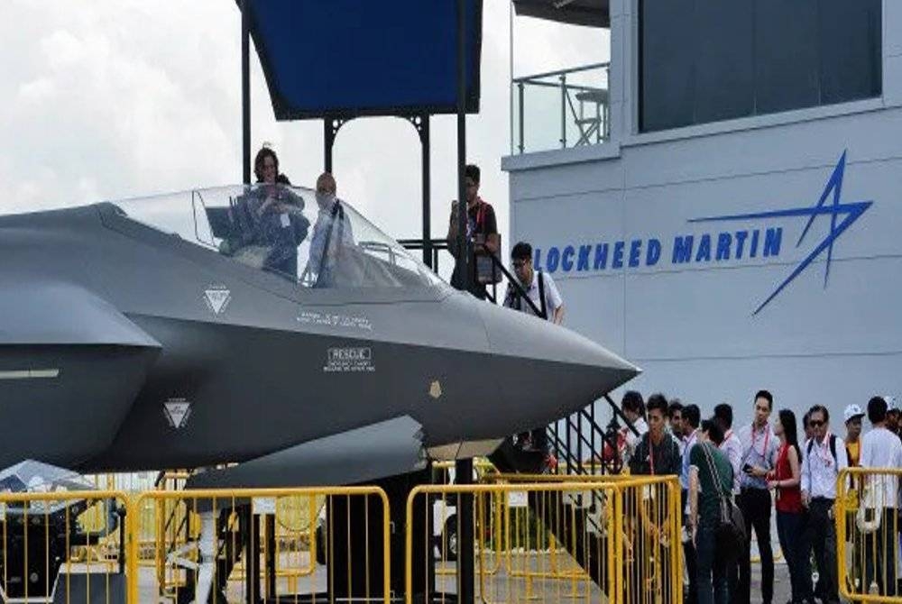 Syarikat Lockheed Martin dijangka memperoleh keuntungan selepas Jerman membuat pembelian jet-jet tempurnya. - Foto AFP