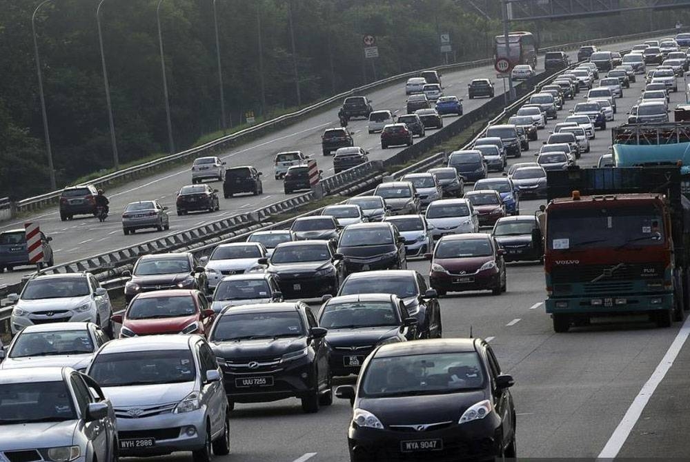 Ramai mangsa banjir besar di Lembah Klang, Disember lalu terpaksa menggunakan khidmat kereta sewa untuk pulang ke kampung bagi meraikan Hari Raya Aidilfitri.