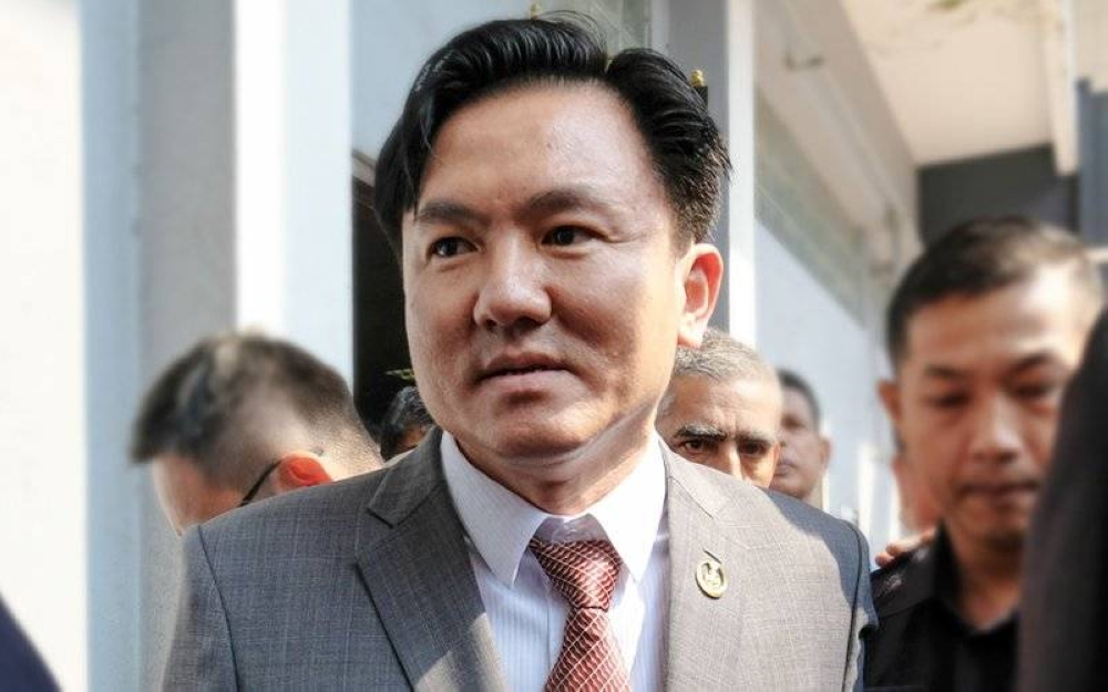 Pelantikan Paul Yong mencetuskan kontroversi kerana pada 7 Disember lalu Mahkamah Tinggi Ipoh memerintahkan beliau membela diri atas tuduhan merogol pembantu rumahnya pada tahun 2019.