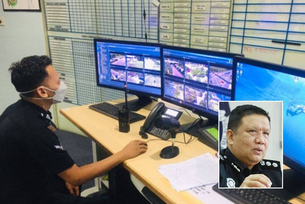 Anggota polis turut memantau rakaman CCTV. Gambar kecil: A Asmadi