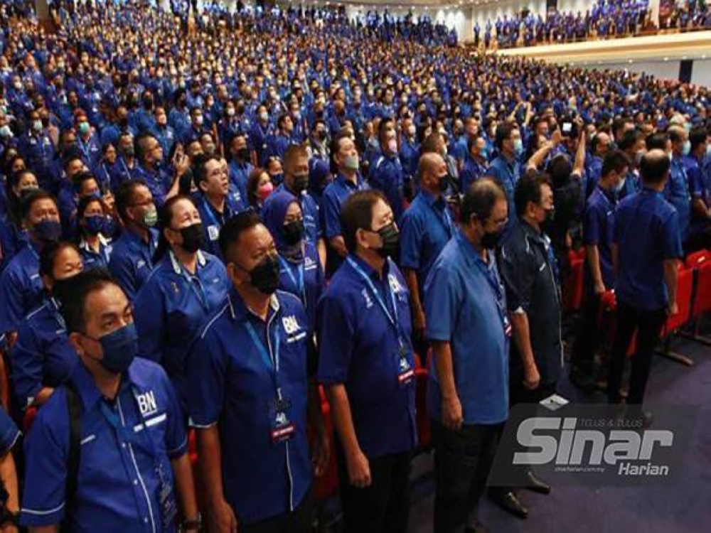 Perwakilan yang hadir pada Konvensyen Barisan Nasional ke-48 yang diadakan di Dewan Merdeka, Pusat Dagangan Dunia Kuala Lumpur (WTCKL) pada Rabu. - FOTO ROSLI TALIB