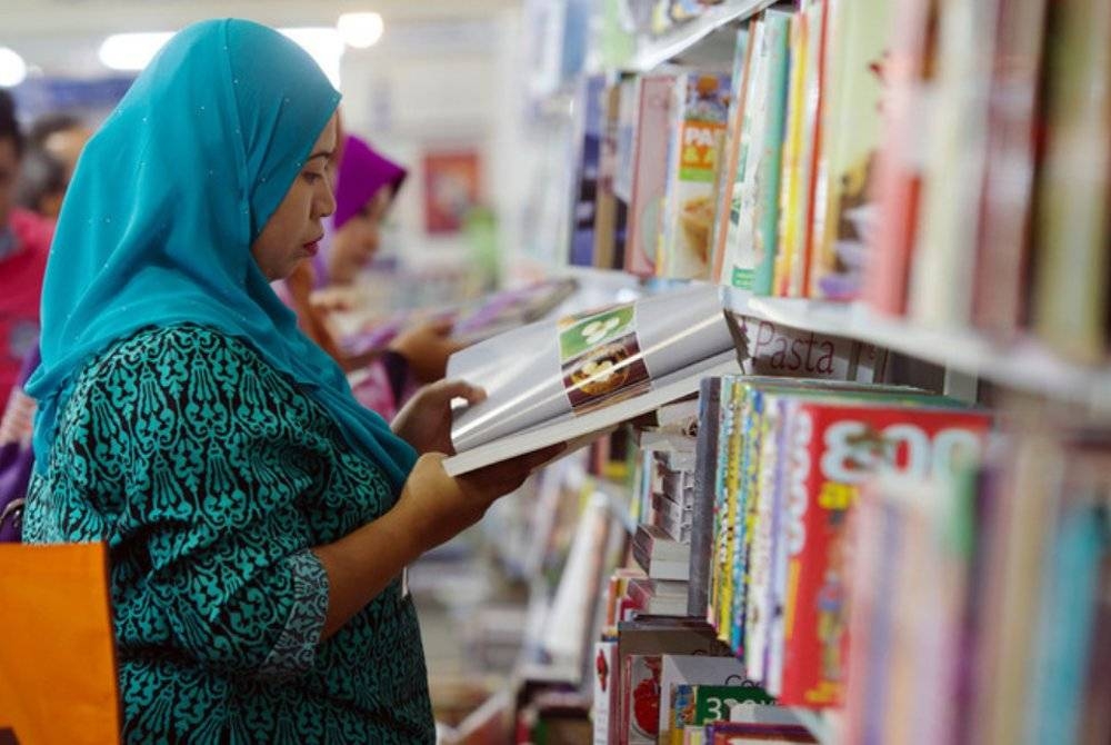 Kempen membaca, tidak kira sama ada membaca buku atau al-Quran jangan hanya dibuat secara bermusim sahaja. Ia harus dilaksanakan secara berterusan. Gambar hiasan. 