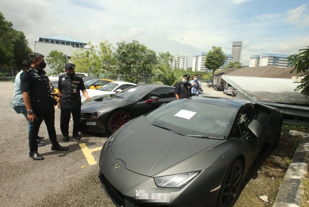 Polis merampas sebuah kereta Lamborghini di Rawang, Selangor pada Ogos tahun lalu yang dipercayai mempunyai kaitan dengan aktiviti pengubahan wang haram.