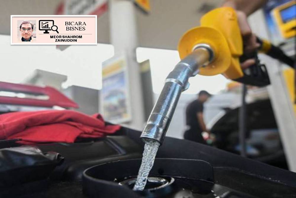 Laporan MOF menunjukkan, pecahan tertinggi agihan subsidi adalah daripada bahan api iaitu petrol, diesel dan gas petroleum cecair (LPG) yang jumlahnya mencecah RM38 bilion. Gambar kecil: Meor Shahrom Zainuddin