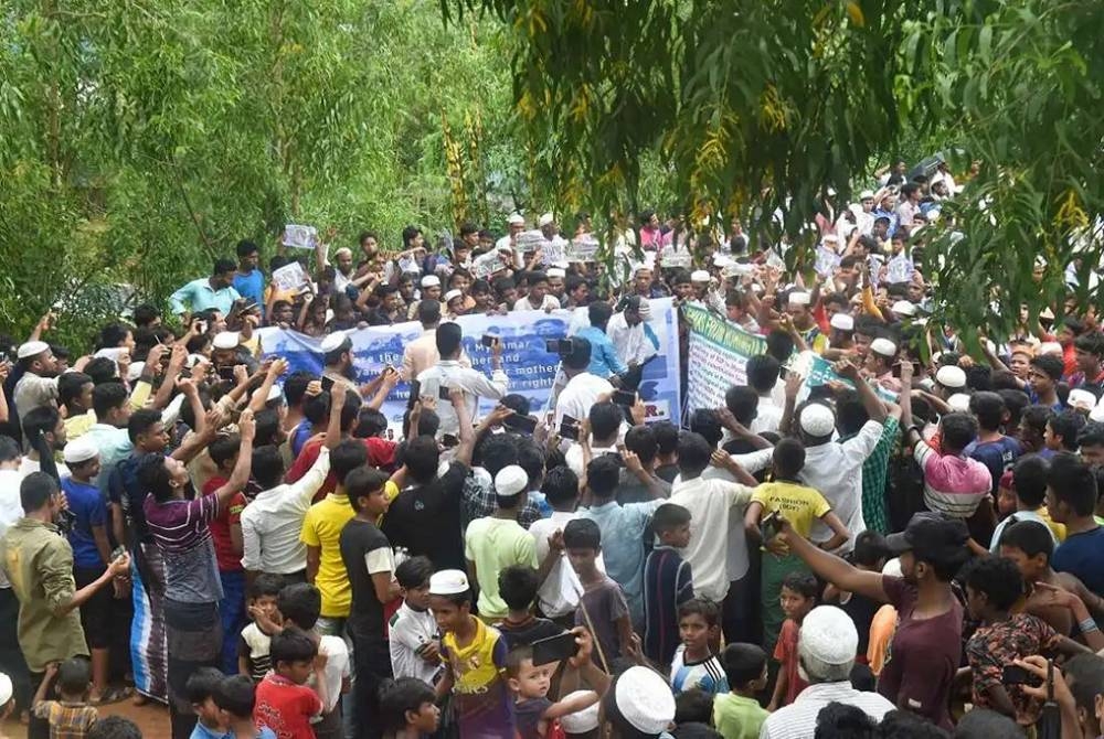 Para pelarian Rohingya tidak mahu lagi tinggal lama di Bangladesh. - Foto AFP