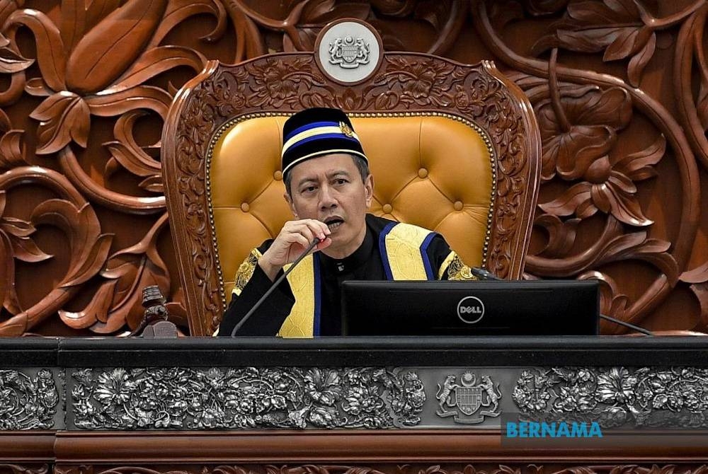 Yang Dipertua Dewan Rakyat, Tan Sri Azhar Azizan Harun sebelum ini jelaskan keputusan beliau untuk tidak benarkan isu tuntutan waris kesultanan Sulu dibahaskan kerana ia boleh dedahkan strategi pasukan perundangan kerajaan kepada pihak musuh.