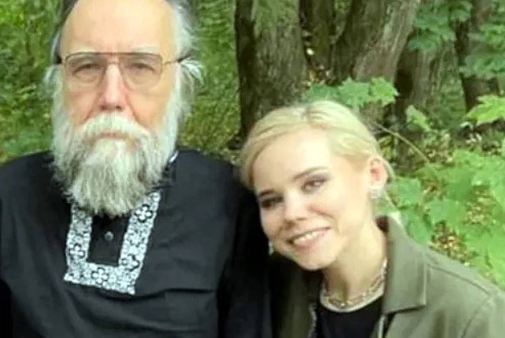 Alexander Dugin bersama anaknya, mendiang Darya Dugina. - Foto Twitter