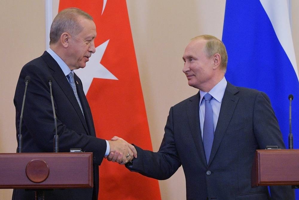 Erdogan (kiri) tidak meminggirkan Rusia yang dipimpin oleh Putin. Foto: Xinhua