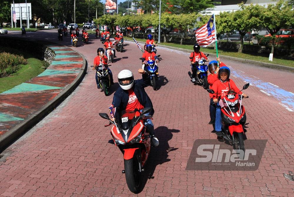 Konvoi bermotosikal memeriahkan Program Sambutan Hari Kebangsaan Sinar Karangkraf-Malaysia Berintegriti.